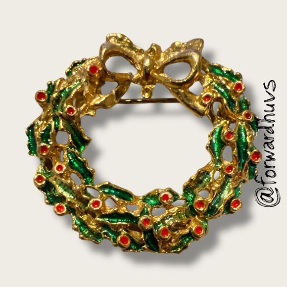 Bundle Sale 3 for $15 | Gold Tone Christmas Wreath Brooch - Picture 3 of 6